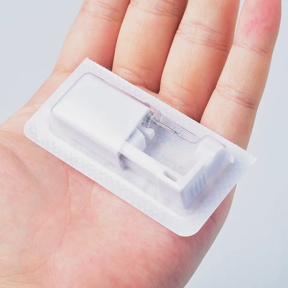 1Unit Disposable Device Machine Tools Piercing NO PAIN Safety Sterlised Easy Ear Piercer Sterile Bezel Zircon Crystal Ear Stud
1Unit Disposable Device Machine Tools Piercing NO PAIN Safety Sterlised Easy Ear Piercer Sterile Bezel Zircon Crystal Ear Stud