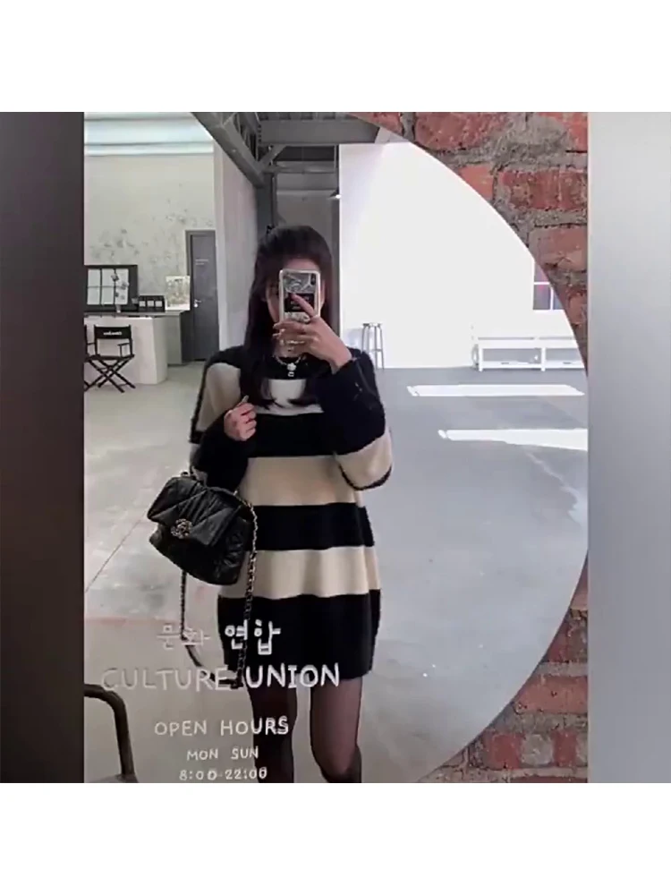 Black And White Stripe Sweater Streetwear Loose Tops Women Pullover Female Jumper Long Sleeve O-Neck Korean Knitted Sweaters
Black And White Stripe Sweater Streetwear Loose Tops Women Pullover Female Jumper Long Sleeve O-Neck Korean Knitted Sweaters