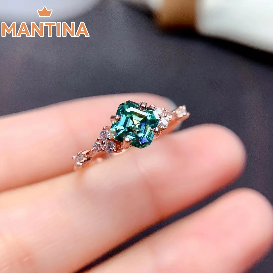 6mm Green Square Moissanite Diamond Square Fashion Ring for Women 925 Sterling Silver Fine Wedding Jewelry
6mm Green Square Moissanite Diamond Square Fashion Ring for Women 925 Sterling Silver Fine Wedding Jewelry