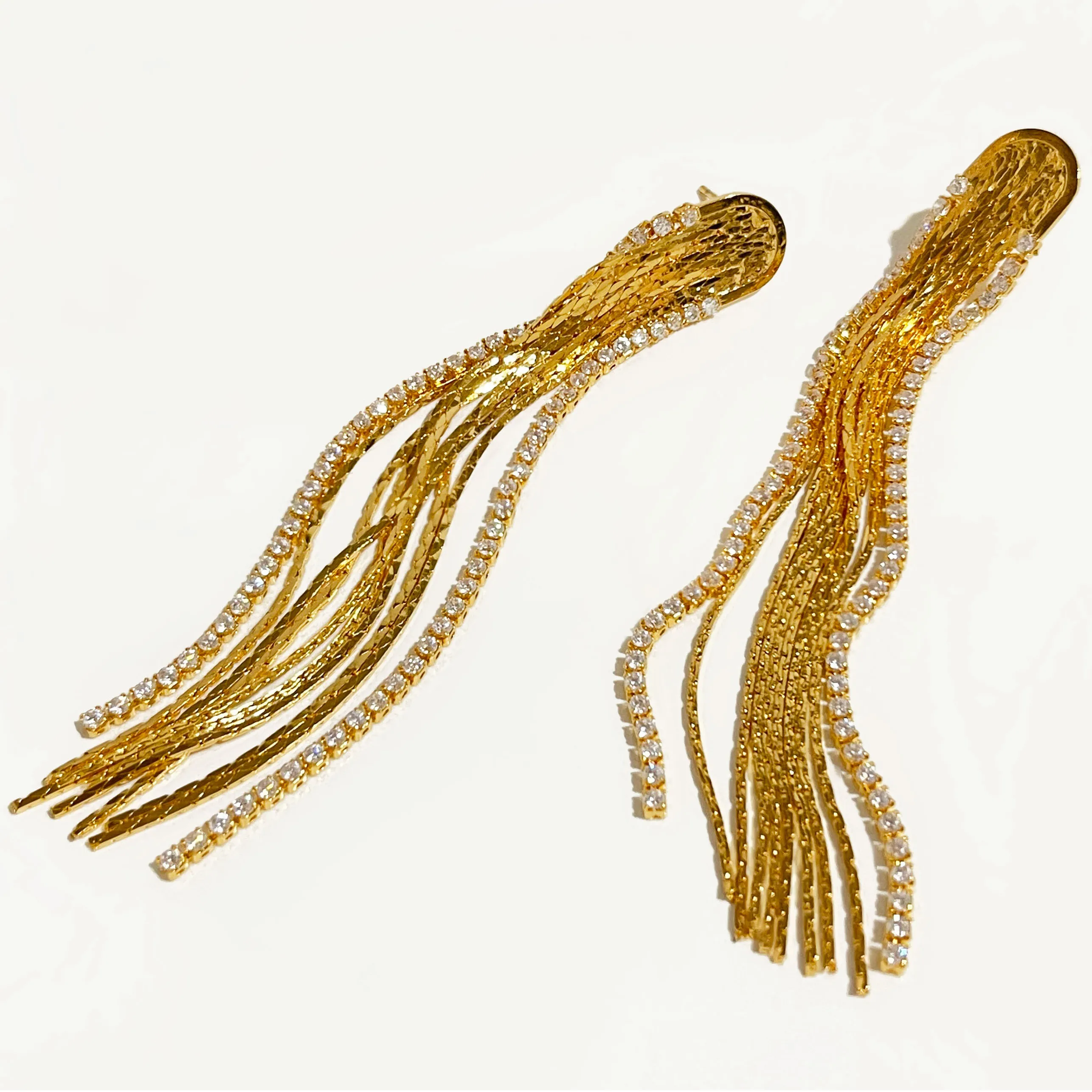 Peri'sbox Shiny Zircon Crystal Tassel Drop Earrings for Women 18K Gold Plated Long Chain Fringe Dangle Earring Jewelry Statement
Peri'sbox Shiny Zircon Crystal Tassel Drop Earrings for Women 18K Gold Plated Long Chain Fringe Dangle Earring Jewelry Statement