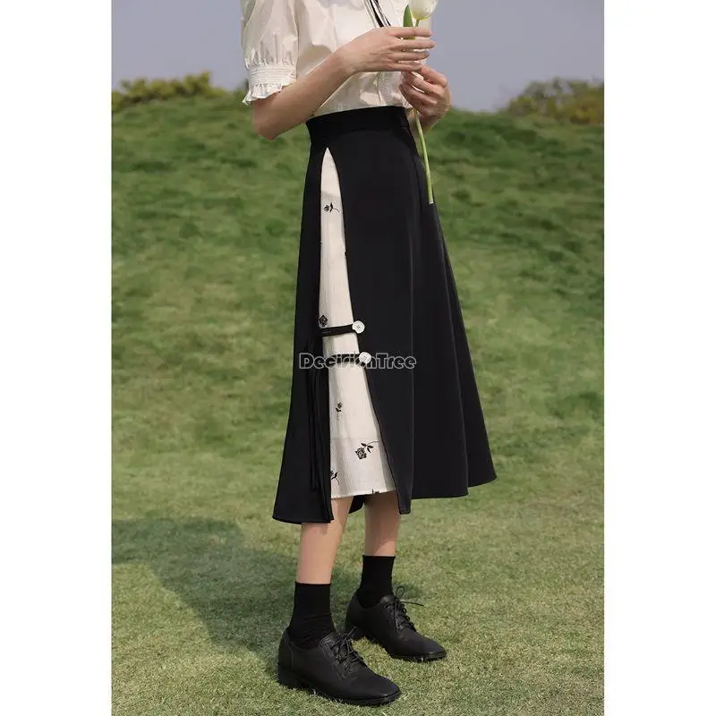 2023 high-waisted new chinese style black skirt women's summer new floral splicing slit skirt s302
2023 high-waisted new chinese style black skirt women's summer new floral splicing slit skirt s302