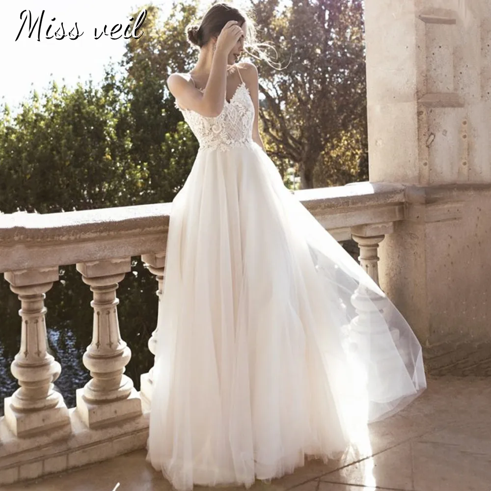 Miss Veil Spaghetti Straps Wedding Dress V-Neck Lace Appliques Tulle Beach A-Line Bridal Gown Backless Zipper Robe de mariée
Miss Veil Spaghetti Straps Wedding Dress V-Neck Lace Appliques Tulle Beach A-Line Bridal Gown Backless Zipper Robe de mariée