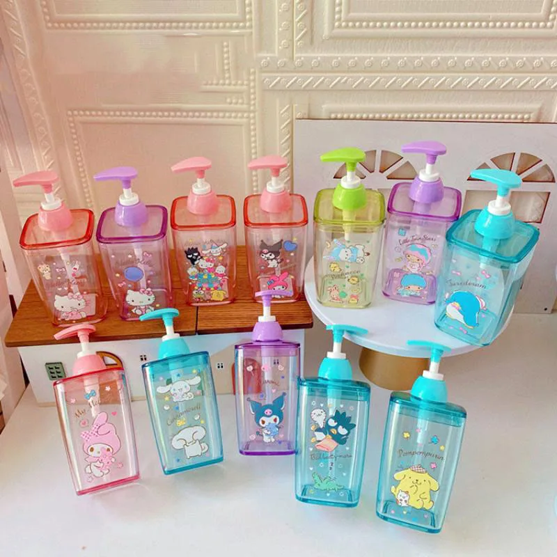 420 мл Hellokittys Kawaii аниме Sanrio мультфильм милый Cinnamoroll Kuromi Сладкая Ручная стирка жидкий Пресс бутылка Рождественский подарок
420 мл Hellokittys Kawaii аниме Sanrio мультфильм милый Cinnamoroll Kuromi Сладкая Ручная стирка жидкий Пресс бутылка Рождественский подарок