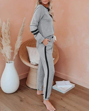 Womens Two Piece Lounge Sets Striped Long Sleeve Oversized Sweatshirts and Drawstring Sweatpants Sweatsuit Outfits
Womens Two Piece Lounge Sets Striped Long Sleeve Oversized Sweatshirts and Drawstring Sweatpants Sweatsuit Outfits