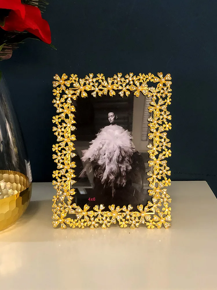European gold Petal with diamonds metal frame for picture family photo frame birthday home present wedding Decoration XK012
European gold Petal with diamonds metal frame for picture family photo frame birthday home present wedding Decoration XK012