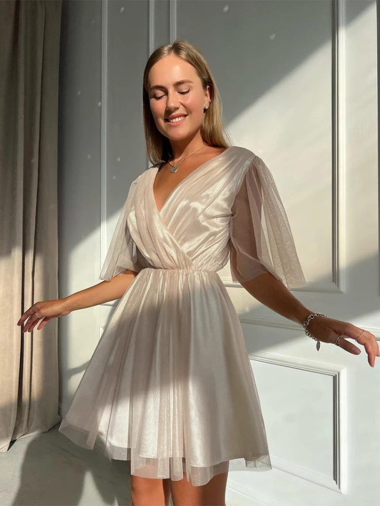 2022 Summer New Female Gauze Dress Fashion Temperament V-neck Backless Sexy Lace-up Satin Lotus Leaf Sleeve Skirt Female Dress
2022 Summer New Female Gauze Dress Fashion Temperament V-neck Backless Sexy Lace-up Satin Lotus Leaf Sleeve Skirt Female Dress