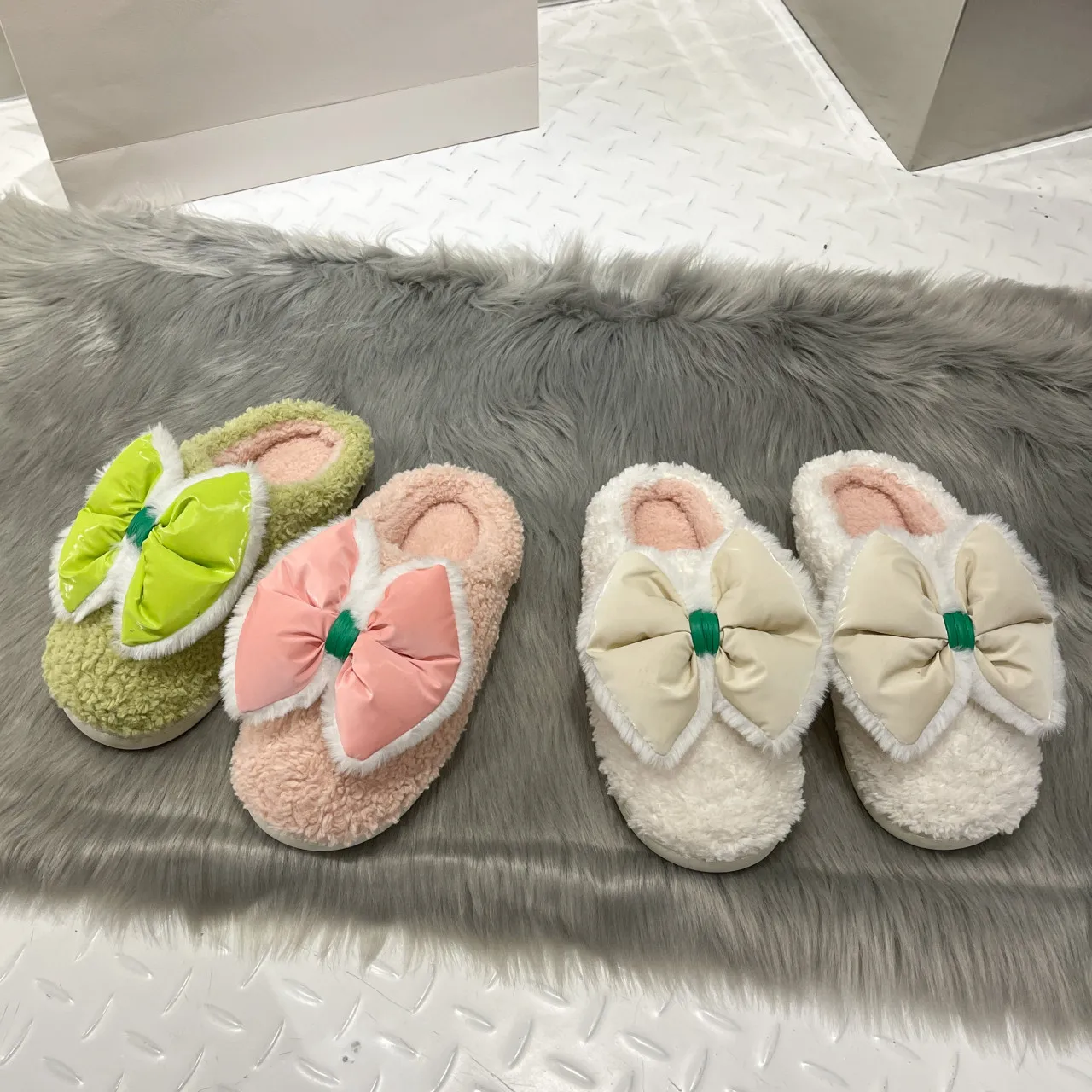 Женские меховые шлепанцы, шлепанцы из флока, на низком каблуке, с плюшевой подкладкой, на плоской подошве, из мягкой ПУ-резины, 2022
Женские меховые шлепанцы, шлепанцы из флока, на низком каблуке, с плюшевой подкладкой, на плоской подошве, из мягкой ПУ-резины, 2022