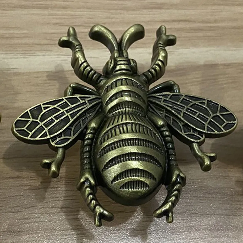 1pc 59x56x29mm Zinc Alloy Material Bee Shape Wardrobe Knob Brass Furniture Handles Door Knobs And Handles Cabinet
1pc 59x56x29mm Zinc Alloy Material Bee Shape Wardrobe Knob Brass Furniture Handles Door Knobs And Handles Cabinet