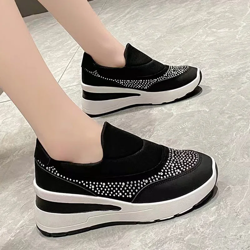 Женские кроссовки на плоской платформе Fad, повседневные кроссовки на толстой подошве, с кристаллами, летний сезон 2023 
Женские кроссовки на плоской платформе Fad, повседневные кроссовки на толстой подошве, с кристаллами, летний сезон 2023