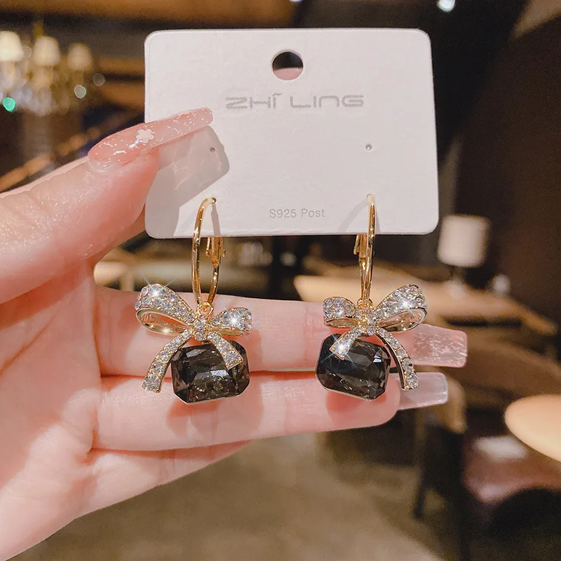 95 Silver Needle Temperament Crystal Earrings Female Summer New Tide Ins Advanced French Bow Earrings Earrings Jewelry
95 Silver Needle Temperament Crystal Earrings Female Summer New Tide Ins Advanced French Bow Earrings Earrings Jewelry