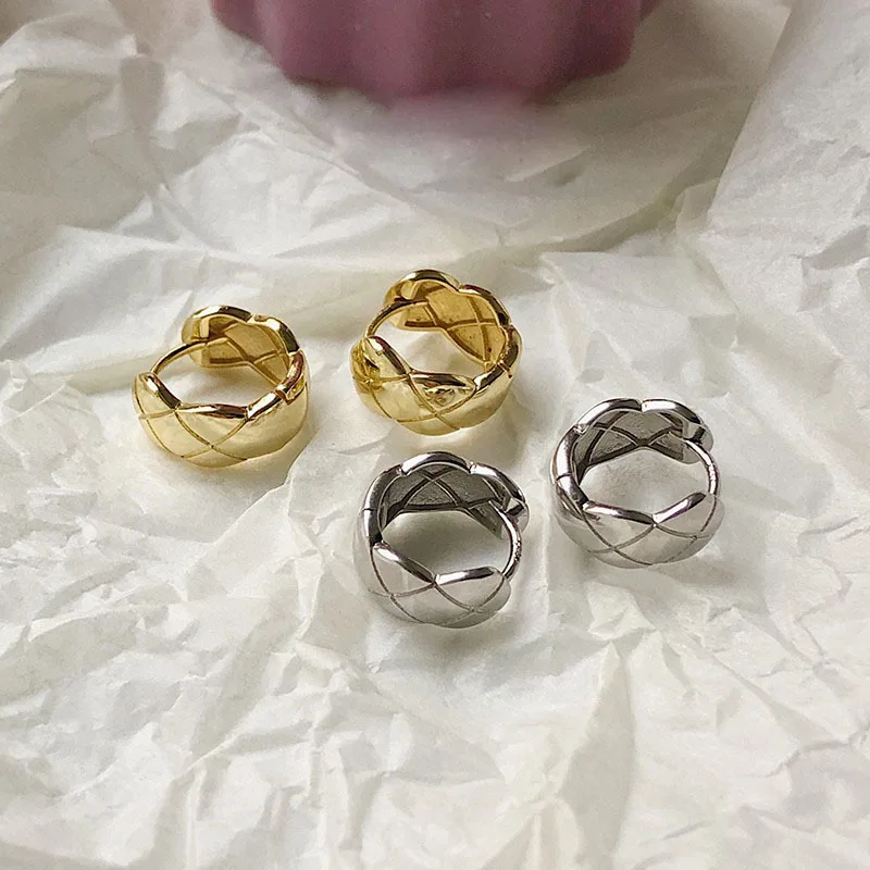 Most Sold Novelties Low Price Girl Chunky Korean Jewelry Designer Luxury Brand Trendy Vintage Cross CC Hoop Women's Earrings
Most Sold Novelties Low Price Girl Chunky Korean Jewelry Designer Luxury Brand Trendy Vintage Cross CC Hoop Women's Earrings