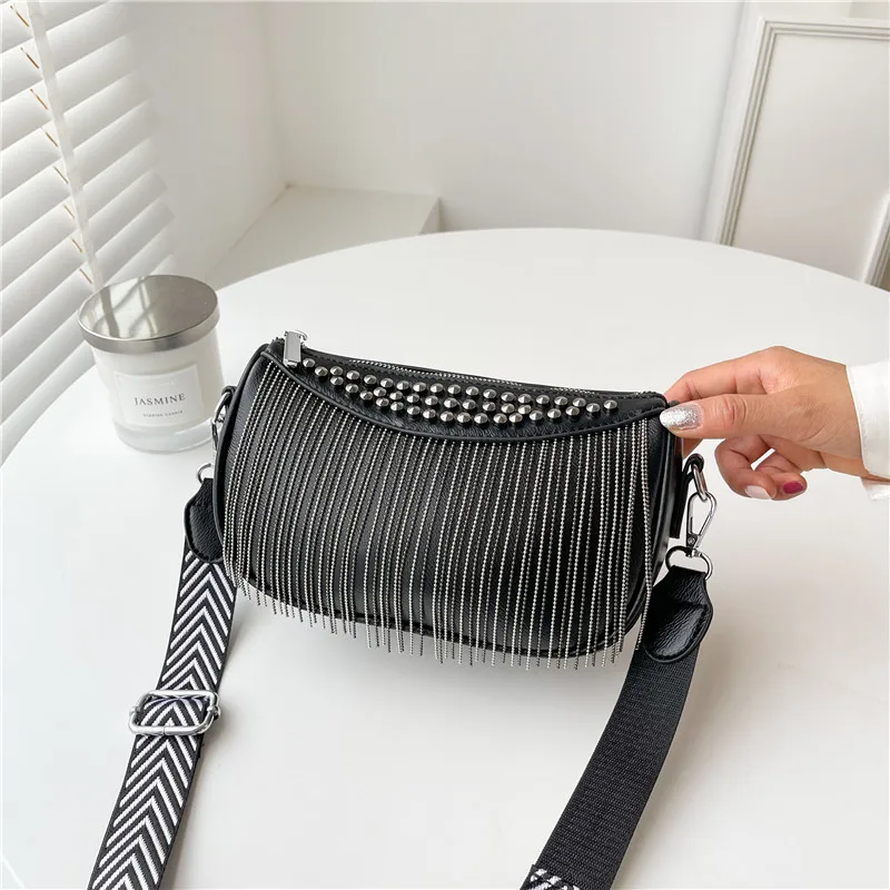 Vintage Rivet Crossbody Bag Fashion Tassel Shoulder Handbag High Quality Leather Satchel Travel Women's Chest Bag Female Purse
Vintage Rivet Crossbody Bag Fashion Tassel Shoulder Handbag High Quality Leather Satchel Travel Women's Chest Bag Female Purse