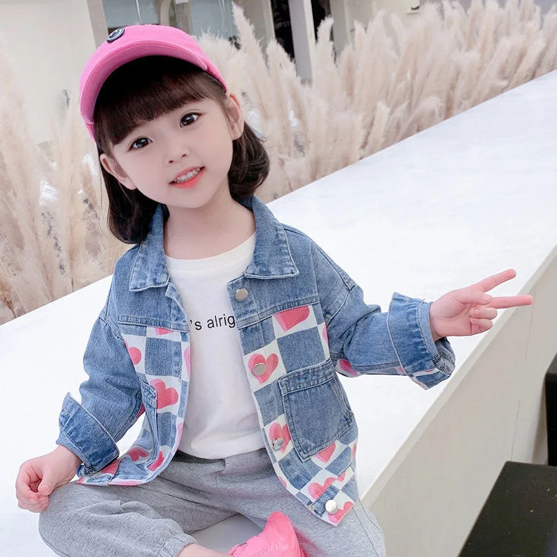 Girls' Denim Jacket Spring And Autumn 2022 New Girl Baby Fashionable Children's Clothes Love Print Spliced Fashion Sweet Coat
Girls' Denim Jacket Spring And Autumn 2022 New Girl Baby Fashionable Children's Clothes Love Print Spliced Fashion Sweet Coat