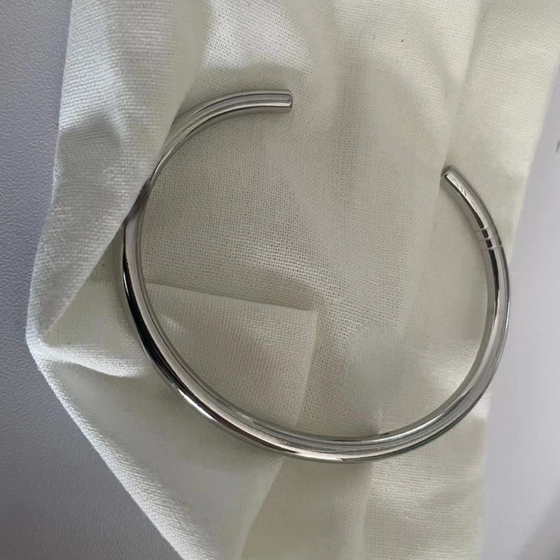 Fashionable Couples Cuff Bracelet Classic Geometric Stainless Steel Bangles for Men and Women Accessories
Fashionable Couples Cuff Bracelet Classic Geometric Stainless Steel Bangles for Men and Women Accessories