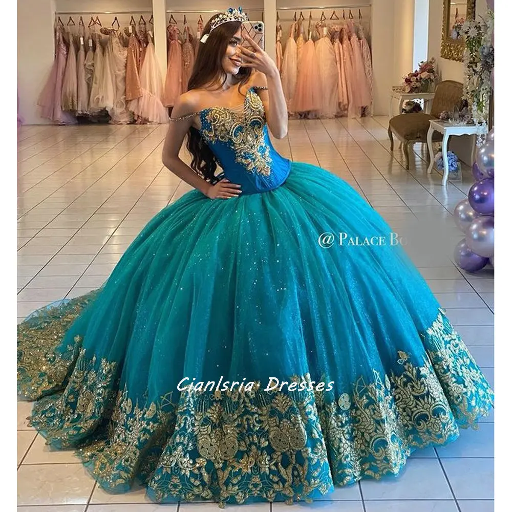 Хантажное зеленое платье с кристаллами с открытыми плечами, бальное платье с золотыми кружевными аппликациями, корсет для милой вечеринки ...
Хантажное зеленое платье с кристаллами с открытыми плечами, бальное платье с золотыми кружевными аппликациями, корсет для милой вечеринки ...