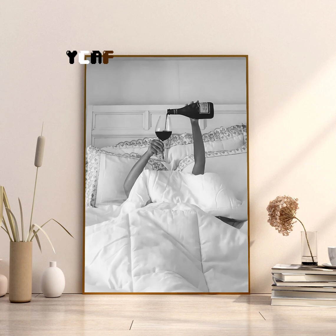 Черно-белый постер для напитков на холсте
Черно-белый постер для напитков на холсте