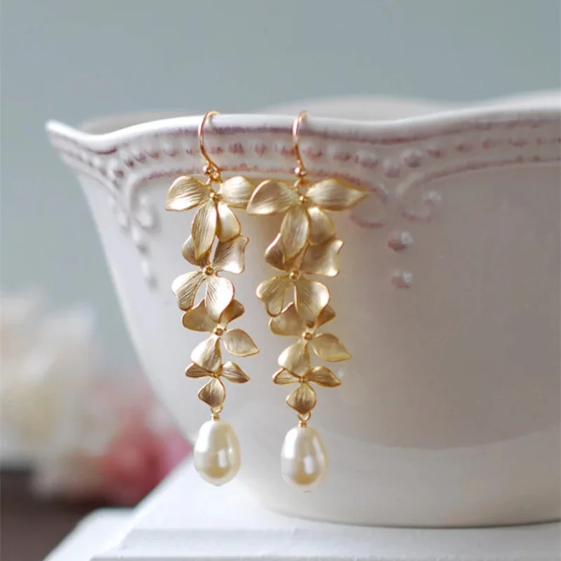 Hot Fashion Golden Alloy Flower Pearl Earrings Ladies Luxury Plant Leaves Long Tassel Statement Drop Dangle Earrings Gift
Hot Fashion Golden Alloy Flower Pearl Earrings Ladies Luxury Plant Leaves Long Tassel Statement Drop Dangle Earrings Gift
