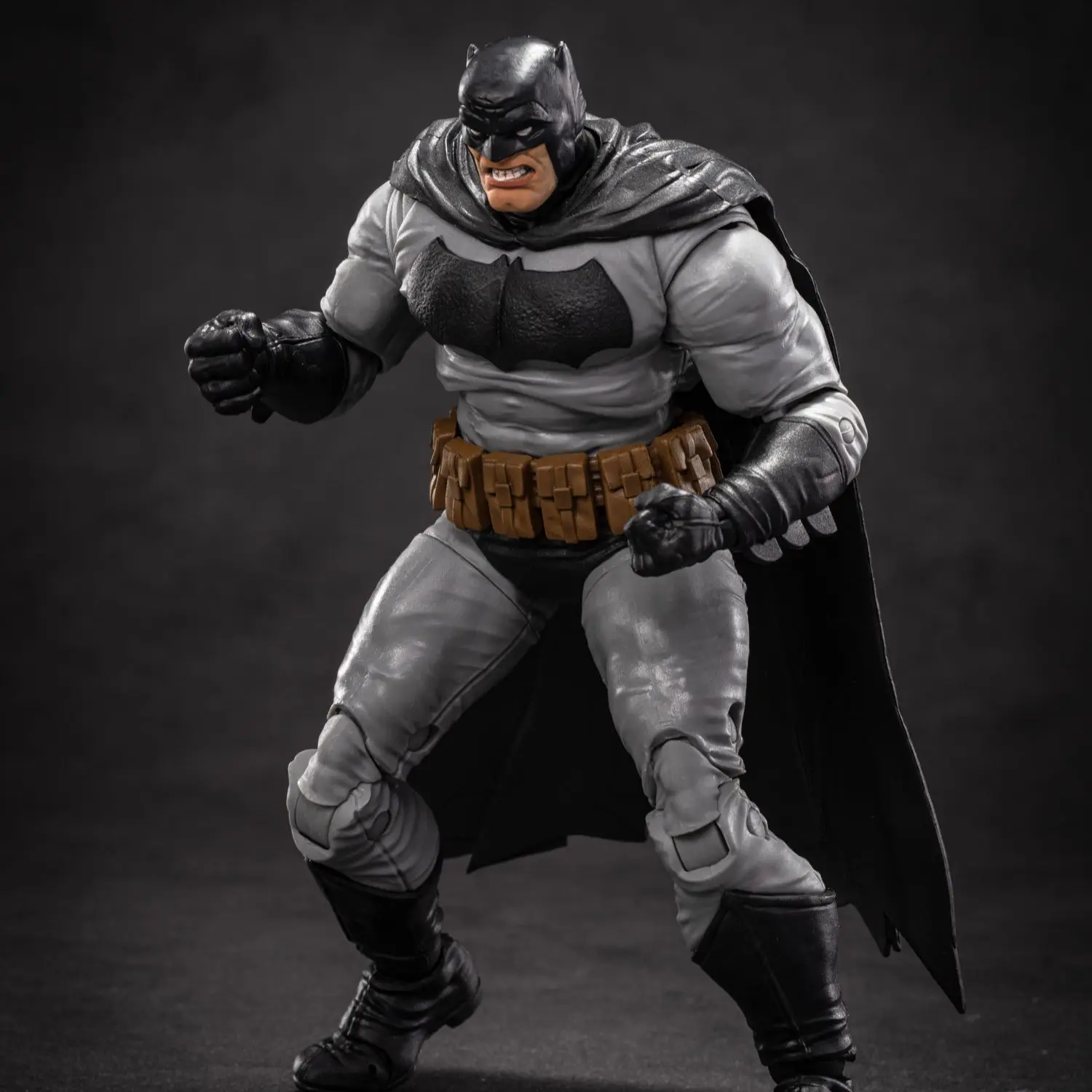 McFarlane летучая мышь человек Темный Рыцарь возвращается экшн-фигурка модель игрушки Prensent
McFarlane летучая мышь человек Темный Рыцарь возвращается экшн-фигурка модель игрушки Prensent