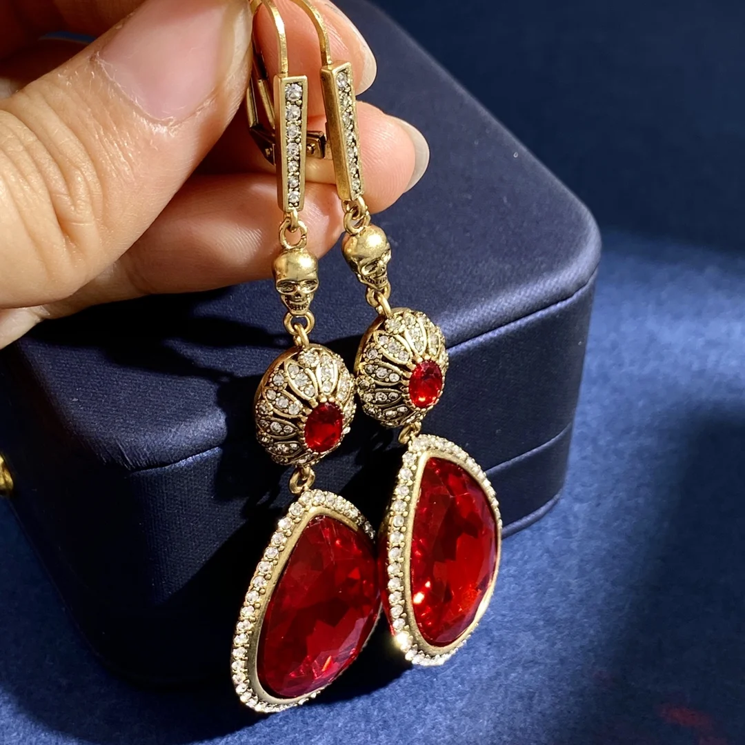 European and American vintage rigid and soft skull red crystal decorated with large drop ruby long earrings
European and American vintage rigid and soft skull red crystal decorated with large drop ruby long earrings