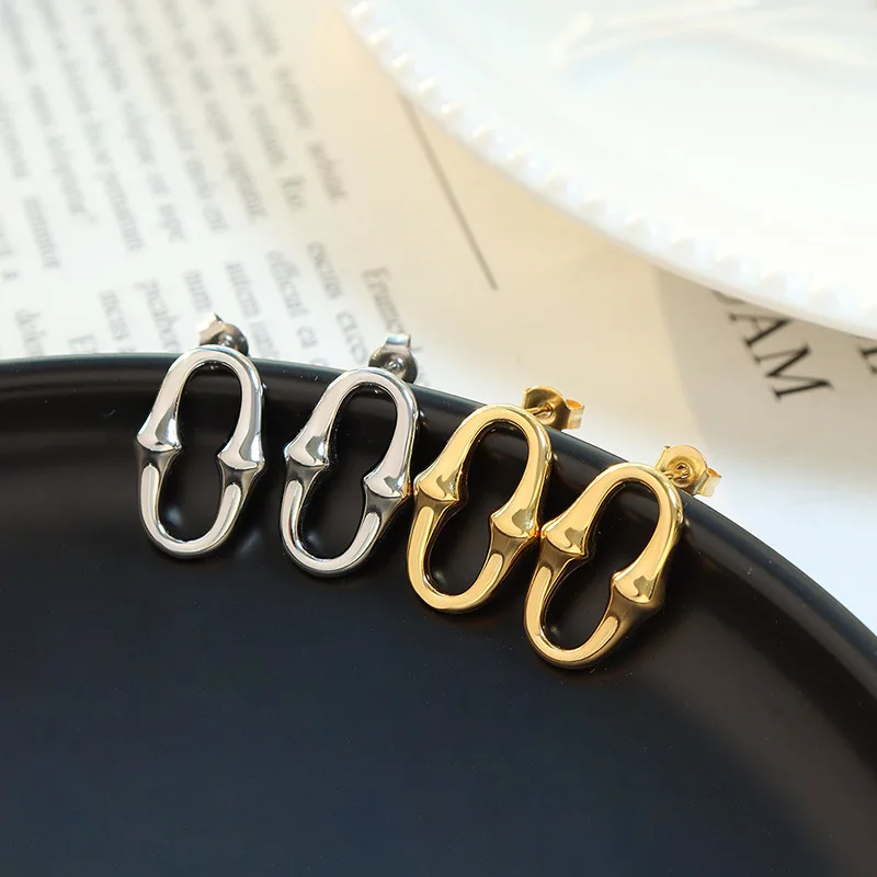 Geometric Earrings Oval Horseshoe Women's Unique Design Fashion Temperament Ins Earrings
Geometric Earrings Oval Horseshoe Women's Unique Design Fashion Temperament Ins Earrings