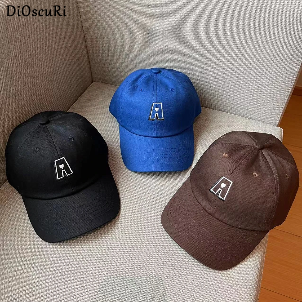 Korean Student Men Women Casual Baseball Caps Embroidered High-quality Brand Designer Street Hip-hop Men Women Baseball Caps
Korean Student Men Women Casual Baseball Caps Embroidered High-quality Brand Designer Street Hip-hop Men Women Baseball Caps
