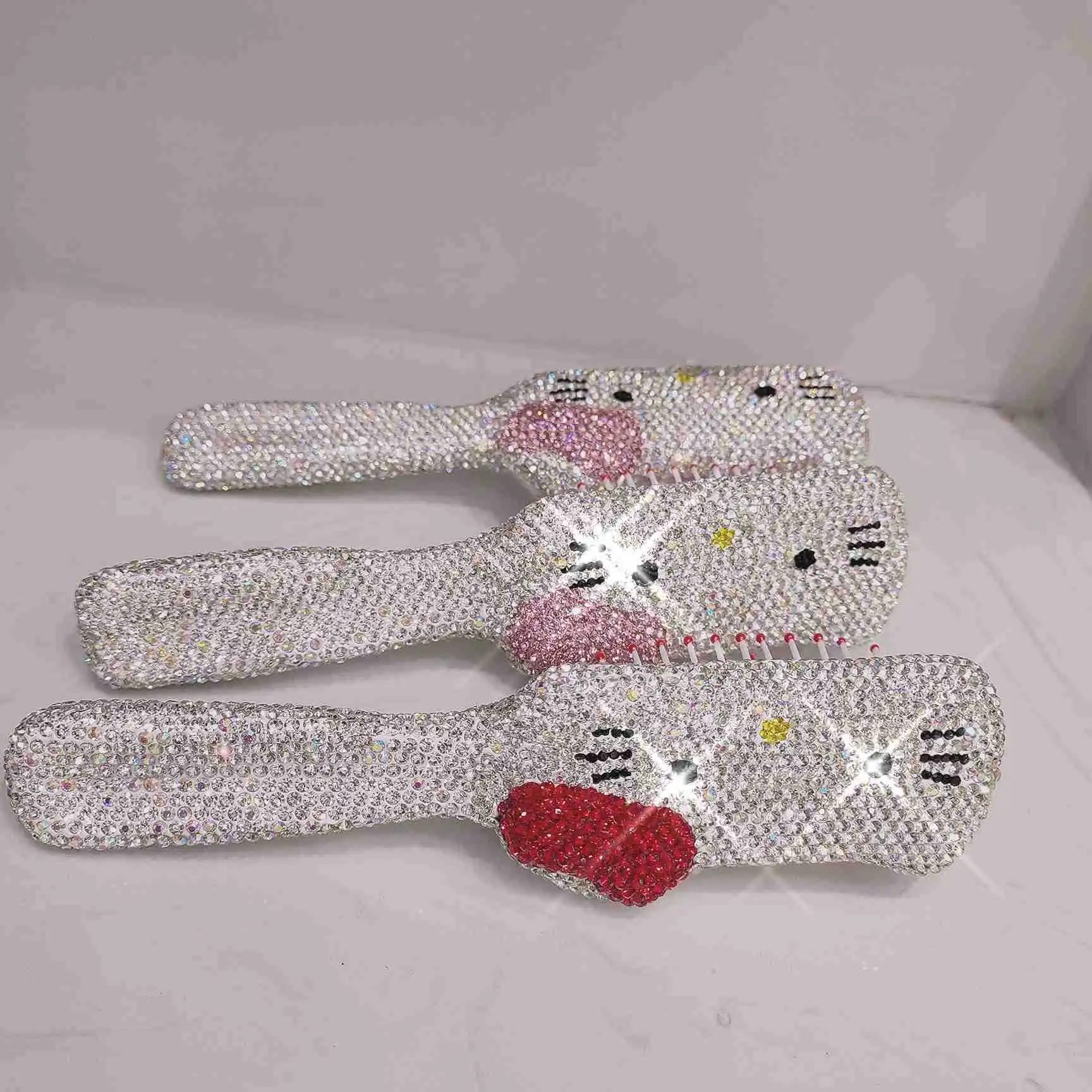 Hello Kitty Comb Handmand Full Diamonds Anime Comb Massage Comb Curly Hair Straight Hair Cute Makeup Comb Diamond-Embedded New
Hello Kitty Comb Handmand Full Diamonds Anime Comb Massage Comb Curly Hair Straight Hair Cute Makeup Comb Diamond-Embedded New