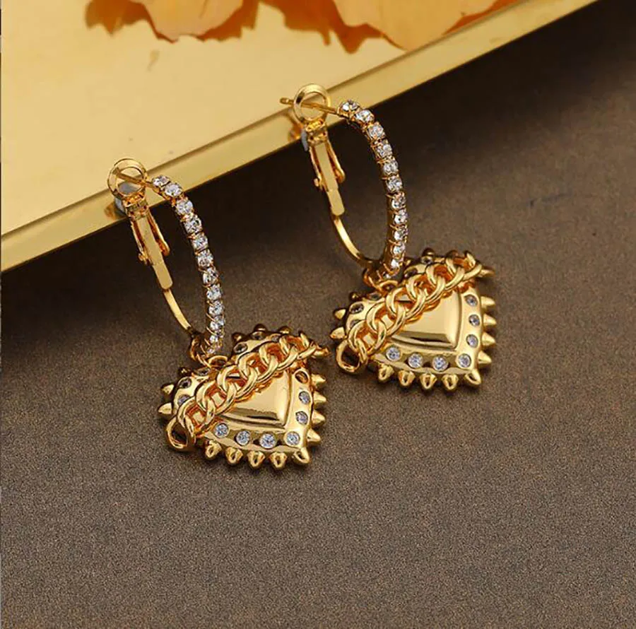 golden Love heart Korean fashion zircon earrings elegant women chain classic lady office normal fine jewelry
golden Love heart Korean fashion zircon earrings elegant women chain classic lady office normal fine jewelry