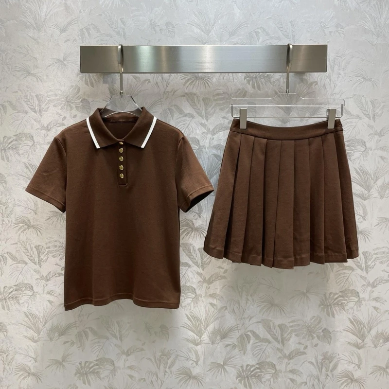 2023 Spring/Summer New Color POLO Collar T-shirt Pleated Skirt Set Top Quality Designer Clothes Sweet Lady Two-piece Suit S-M-L
2023 Spring/Summer New Color POLO Collar T-shirt Pleated Skirt Set Top Quality Designer Clothes Sweet Lady Two-piece Suit S-M-L