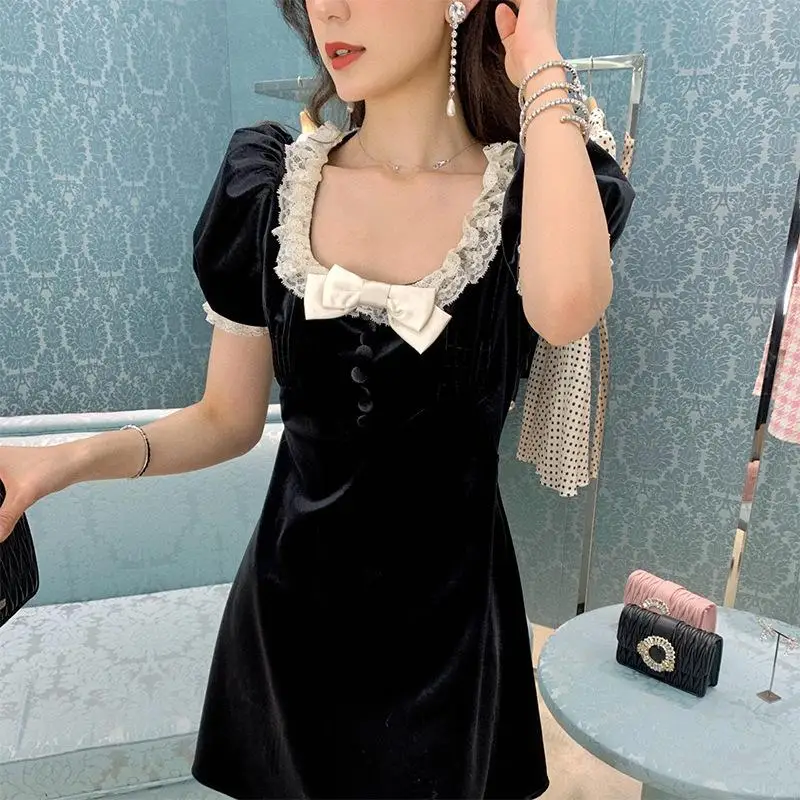 Vintage Black Gold Velvet Dress Women Sexy Square Collar 2022 Spring New Elegant Vacation Sweet Short Sleeve Slim Mini Dress
Vintage Black Gold Velvet Dress Women Sexy Square Collar 2022 Spring New Elegant Vacation Sweet Short Sleeve Slim Mini Dress