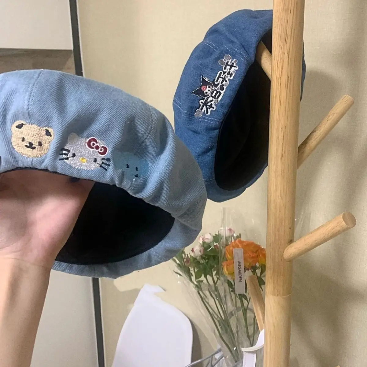 Новый Берет для девочек с аниме Hello Kittys Солнцезащитная шляпа с защитой от ультрафиолета Sanrios кавайная голубая ковбойская шляпа облачная шля...
Новый Берет для девочек с аниме Hello Kittys Солнцезащитная шляпа с защитой от ультрафиолета Sanrios кавайная голубая ковбойская шляпа облачная шля...