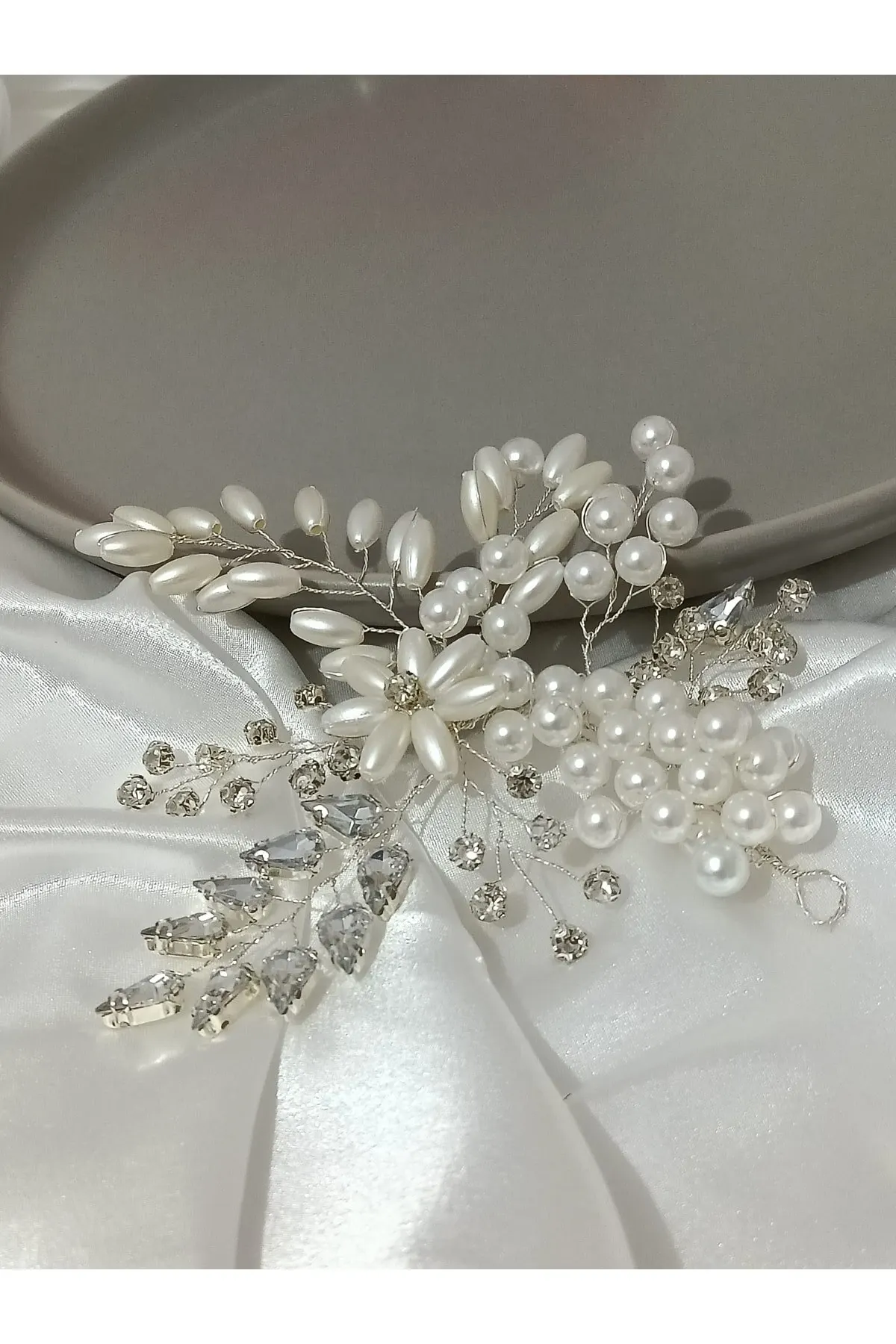 Bridal Accessories Crystal Stone And Pearl Detailed Wedding Bridal Crown Wedding For Bride And Bride
Bridal Accessories Crystal Stone And Pearl Detailed Wedding Bridal Crown Wedding For Bride And Bride