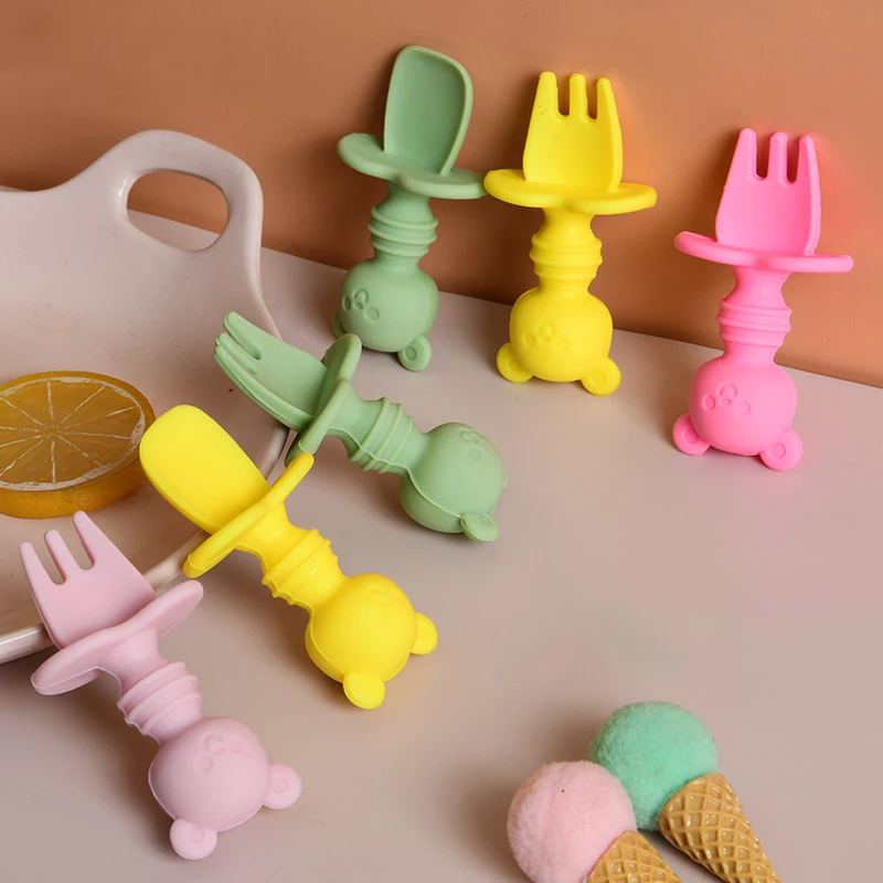 2Pcs/Set Baby Spoon Fork Cute Bear Face BPA Free Silicone Utensils Kid Feeding Training Spoon Learn To Eat Children's Tableware
2Pcs/Set Baby Spoon Fork Cute Bear Face BPA Free Silicone Utensils Kid Feeding Training Spoon Learn To Eat Children's Tableware