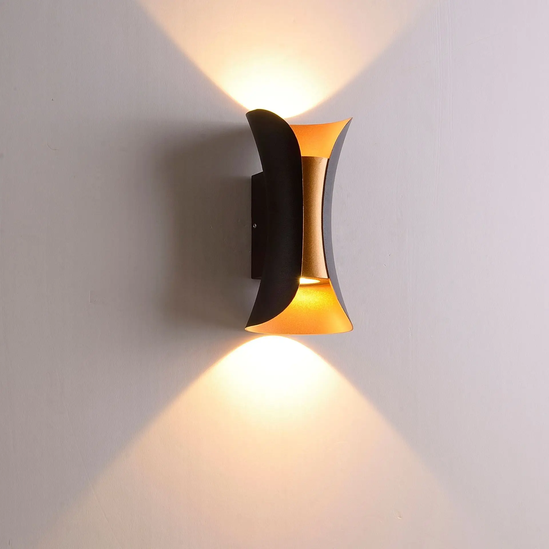 Outdoor LED Wall Lamp Light Waterproof Balcony Corridor Garden Courtyard Single Head Double Head Up and Down LED Wall Lamp Light
Outdoor LED Wall Lamp Light Waterproof Balcony Corridor Garden Courtyard Single Head Double Head Up and Down LED Wall Lamp Light