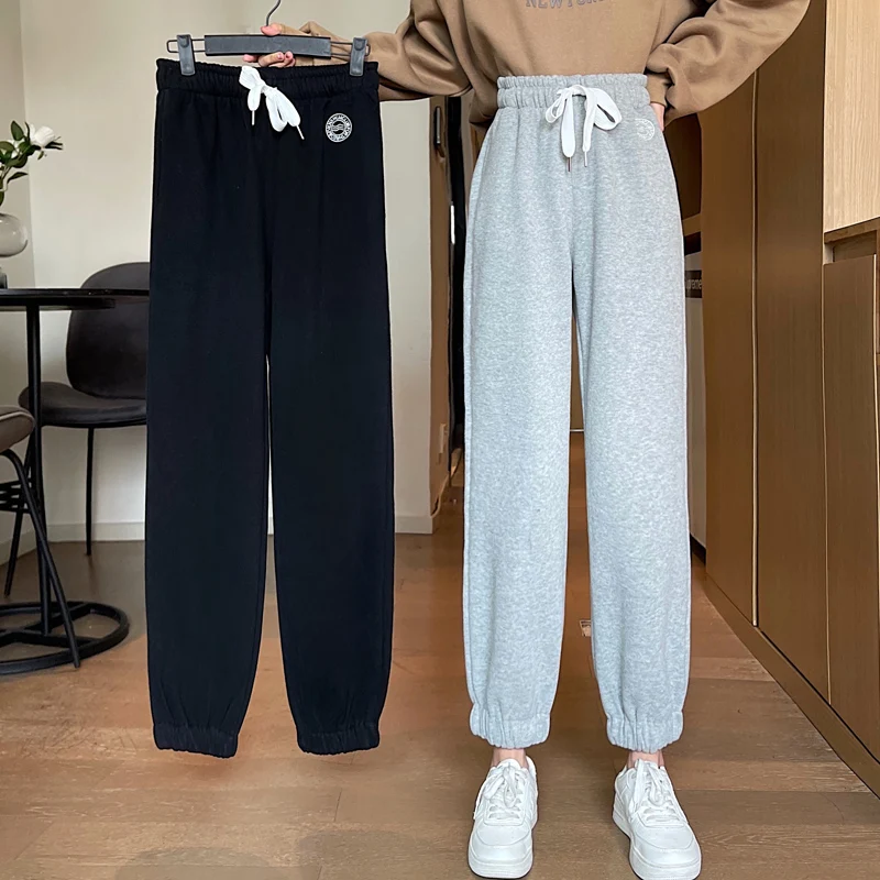 EBAIHUI Woman Trousers Solid Color High Street Drawstring Fleece American Hip Hop Fashion Warm Pencil Pants Loose Sweatpants
EBAIHUI Woman Trousers Solid Color High Street Drawstring Fleece American Hip Hop Fashion Warm Pencil Pants Loose Sweatpants
