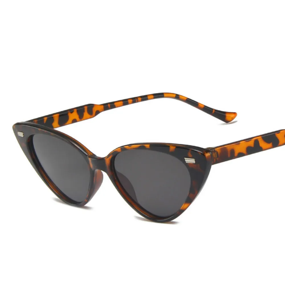 New Small Rivet Cat Sunglasses Women Vintage Gradient Eye Sun Glasses Retro Women Sunglasses Eyewear New Fashion UV400
New Small Rivet Cat Sunglasses Women Vintage Gradient Eye Sun Glasses Retro Women Sunglasses Eyewear New Fashion UV400