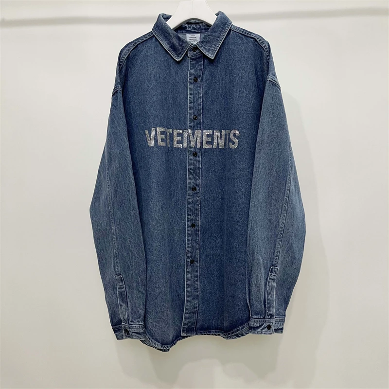 Blue Vetements Bling Jackets Men Women 1:1 High Quality Rhinestone Logo Jacket Oversize VTM Coats 
Blue Vetements Bling Jackets Men Women 1:1 High Quality Rhinestone Logo Jacket Oversize VTM Coats