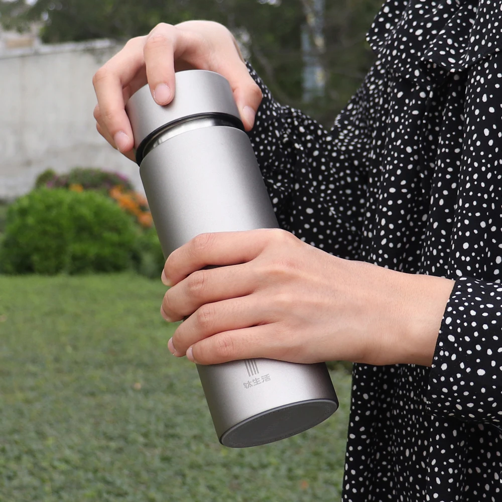 Titanium Vacuum Thermos Bottle Thermal Water Bottle Good Insulation Properties Insulation Cup Vacuum Flask Mug with Tea Infuser
Titanium Vacuum Thermos Bottle Thermal Water Bottle Good Insulation Properties Insulation Cup Vacuum Flask Mug with Tea Infuser