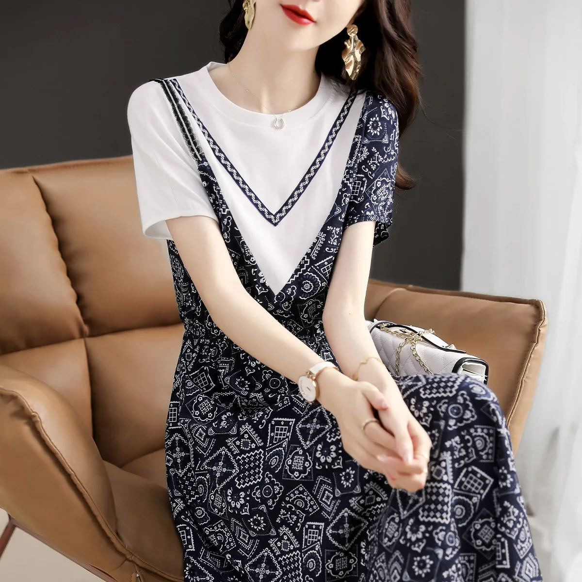 2022 Summer New Korean Version Fashion Temperament Loose Fake Two-piece Stitching Floral Dress Women
2022 Summer New Korean Version Fashion Temperament Loose Fake Two-piece Stitching Floral Dress Women