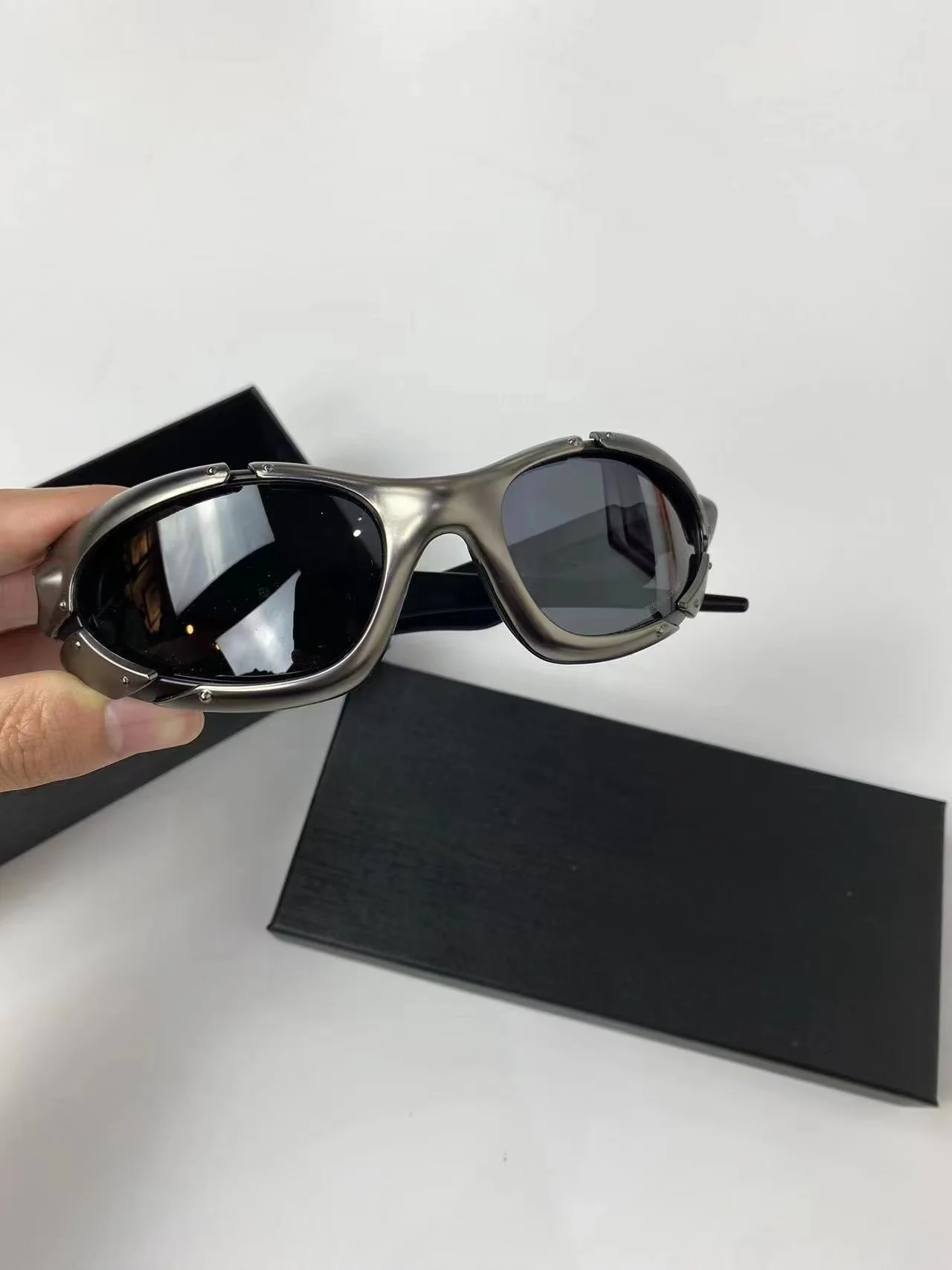 OO8001 sports sunglasses uv400 protective sunglasses driving glasses sunglasses tactical goggles anti-UV running sunglasses men 
OO8001 sports sunglasses uv400 protective sunglasses driving glasses sunglasses tactical goggles anti-UV running sunglasses men