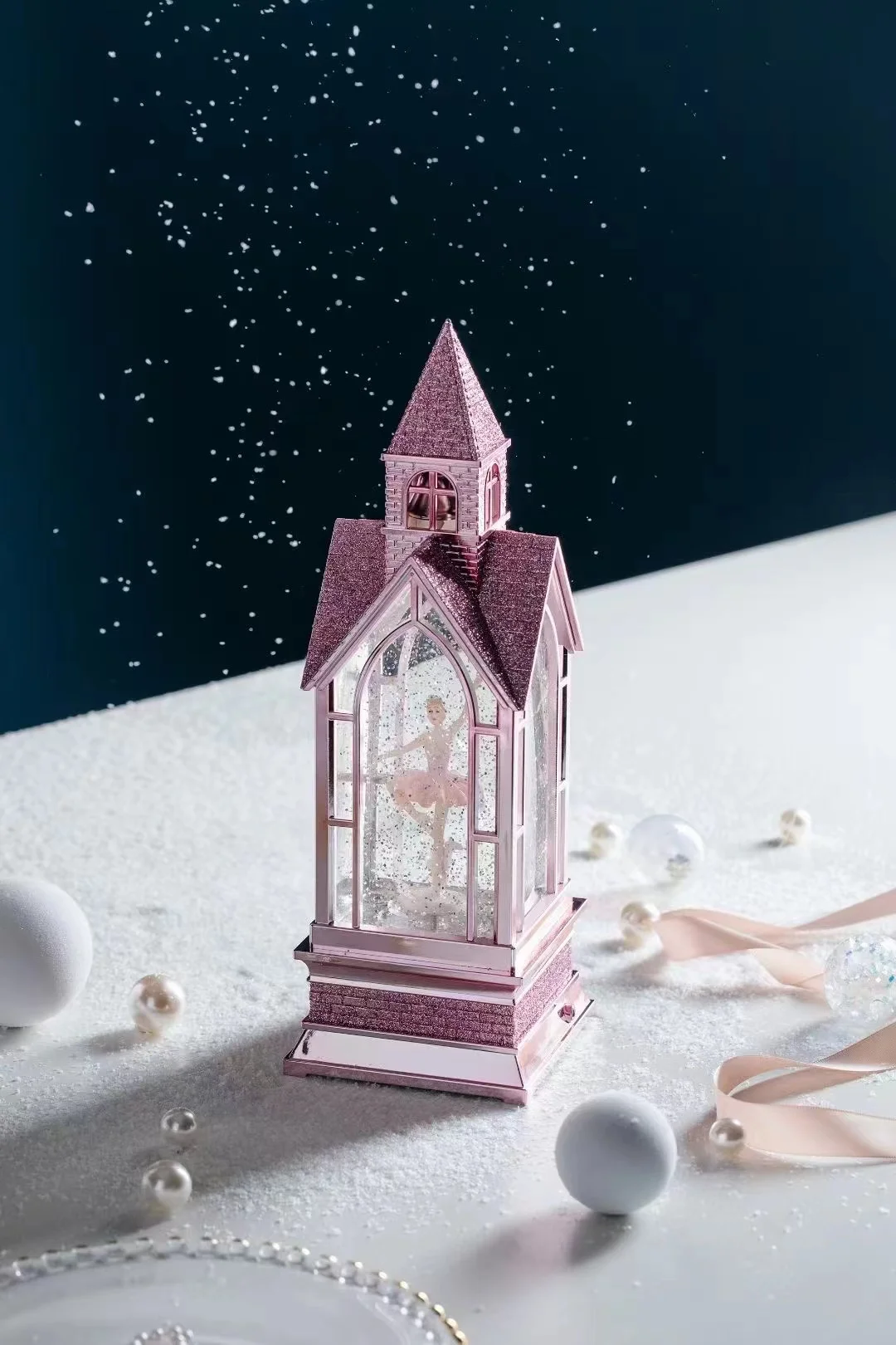 New creative rotating light snow crystal lantern greenhouse church music box music box night light beautiful romantic gift
New creative rotating light snow crystal lantern greenhouse church music box music box night light beautiful romantic gift