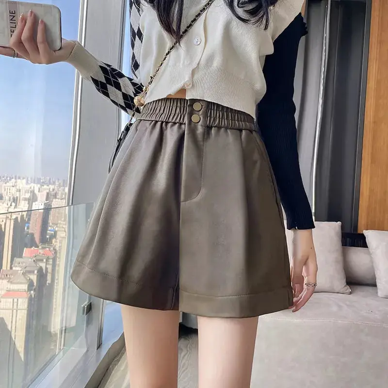 PU Leather Shorts Women 2022 M-L Size Outer Casual Leather Loose Shorts Female Loose Faux Wide Leg Buttons Pockets Trousers R50
PU Leather Shorts Women 2022 M-L Size Outer Casual Leather Loose Shorts Female Loose Faux Wide Leg Buttons Pockets Trousers R50
