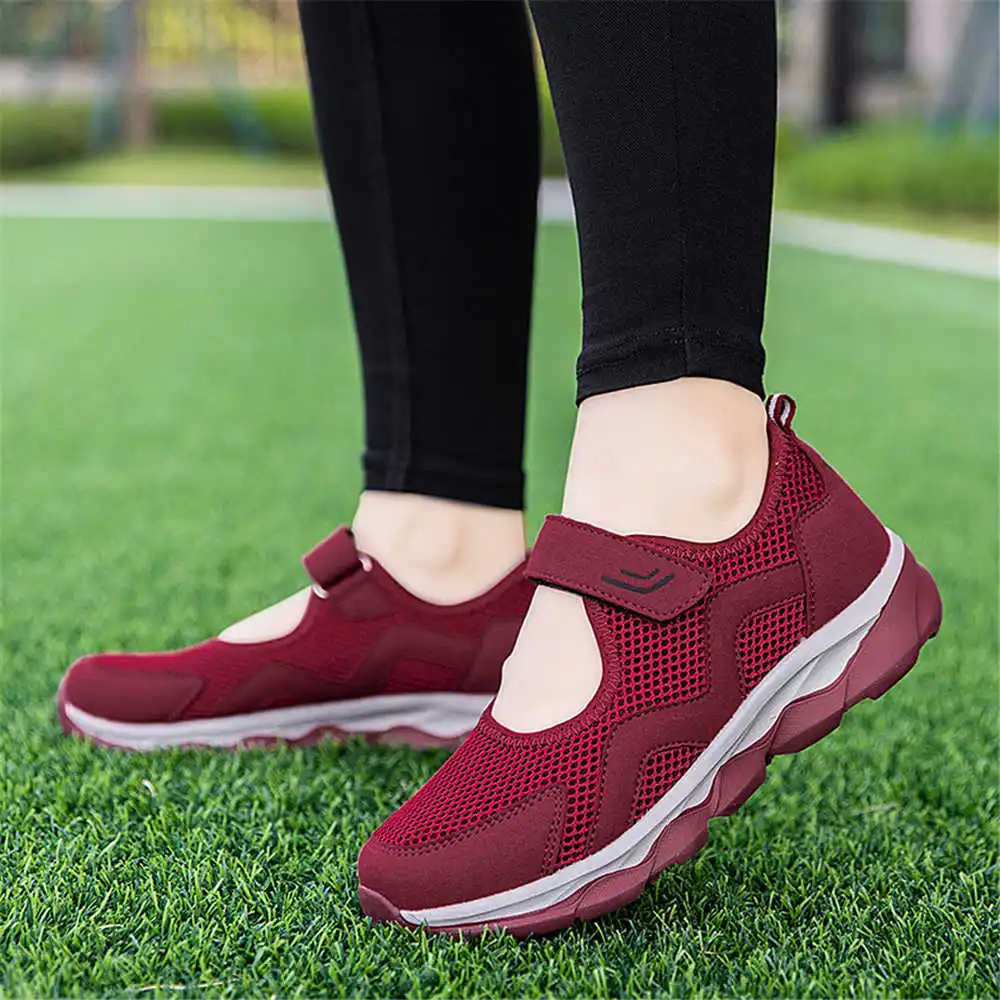 Кроссовки женские белые без шнуровки, красные, размер 37 
Кроссовки женские белые без шнуровки, красные, размер 37