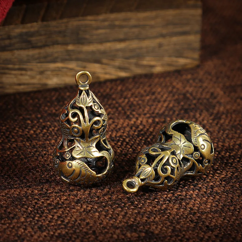 Keychain Pendant Car Keychain Pendant Gourd Charm Retro Hollow Calabash Pendants Brass Good Luck Chinese Charm of Prosperity
Keychain Pendant Car Keychain Pendant Gourd Charm Retro Hollow Calabash Pendants Brass Good Luck Chinese Charm of Prosperity