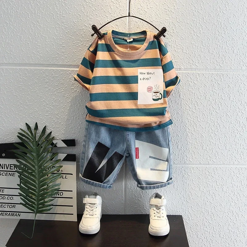 Summer Kids Boy Short-sleeved Striped T-shirt Suit New Boy Baby Cotton Round Neck Top Shorts Two-piece Children's Clothes Suit
Summer Kids Boy Short-sleeved Striped T-shirt Suit New Boy Baby Cotton Round Neck Top Shorts Two-piece Children's Clothes Suit