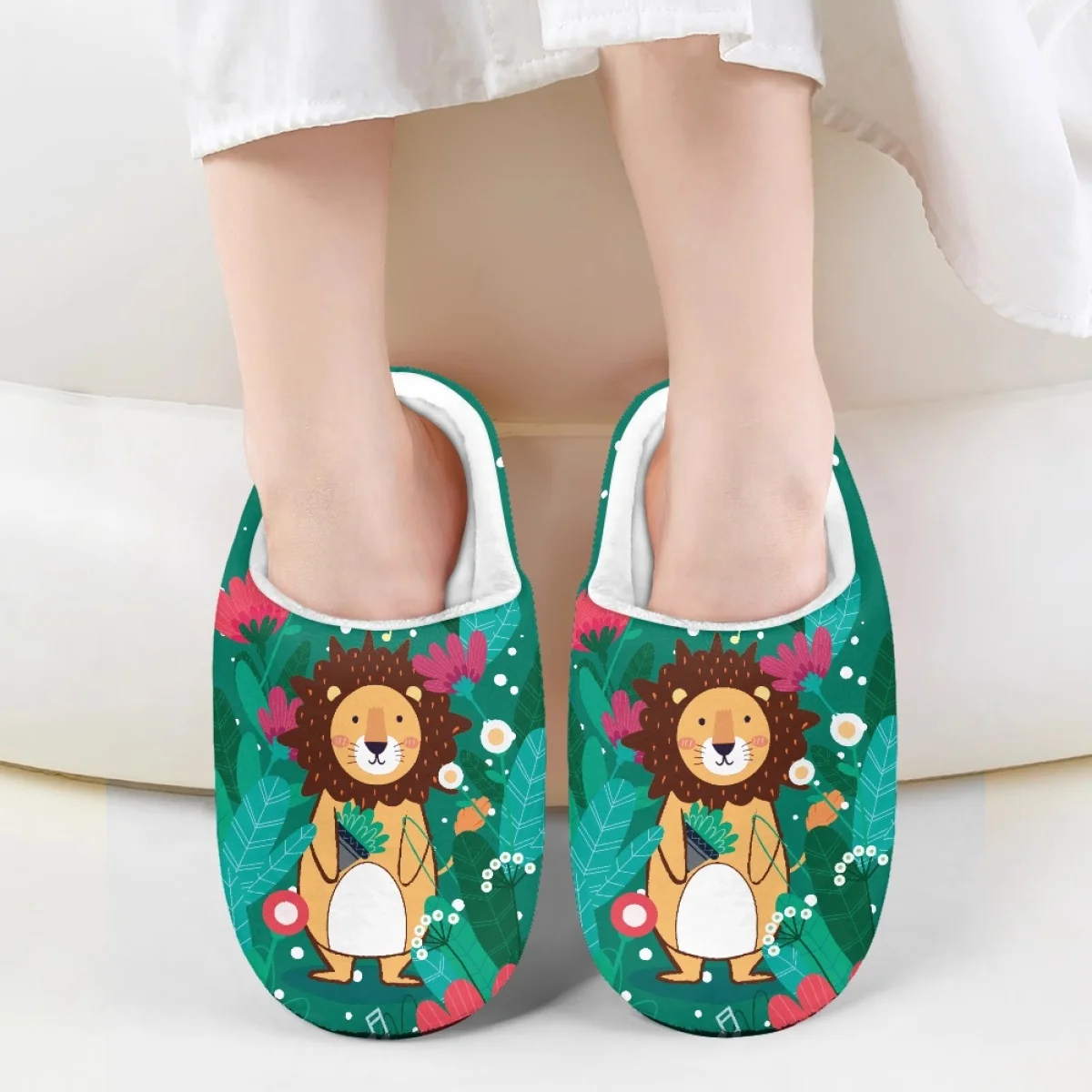 Зимние теплые фланелевые хлопковые тапочки с мультяшным львом для мальчиков и девочек, уличные дышащие удобные плюшевые тапочки с индивидуальным изображением
Зимние теплые фланелевые хлопковые тапочки с мультяшным львом для мальчиков и девочек, уличные дышащие удобные плюшевые тапочки с индивидуальным изображением