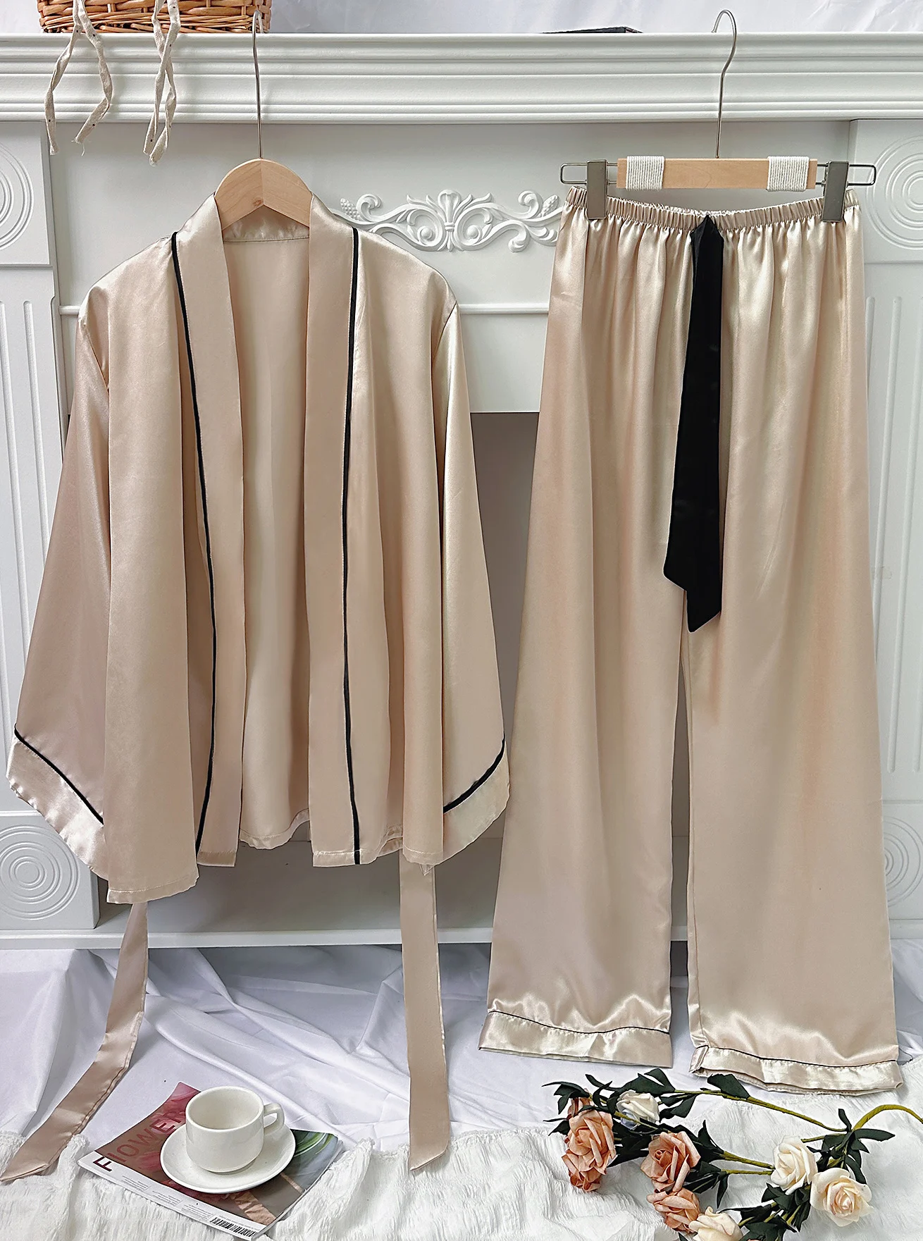 New 2 Piece Set Women Pajamas Satin Robe Long Flared Sleeve and Long pant Fallow V-Neck Collar Casual Night Suits
New 2 Piece Set Women Pajamas Satin Robe Long Flared Sleeve and Long pant Fallow V-Neck Collar Casual Night Suits
