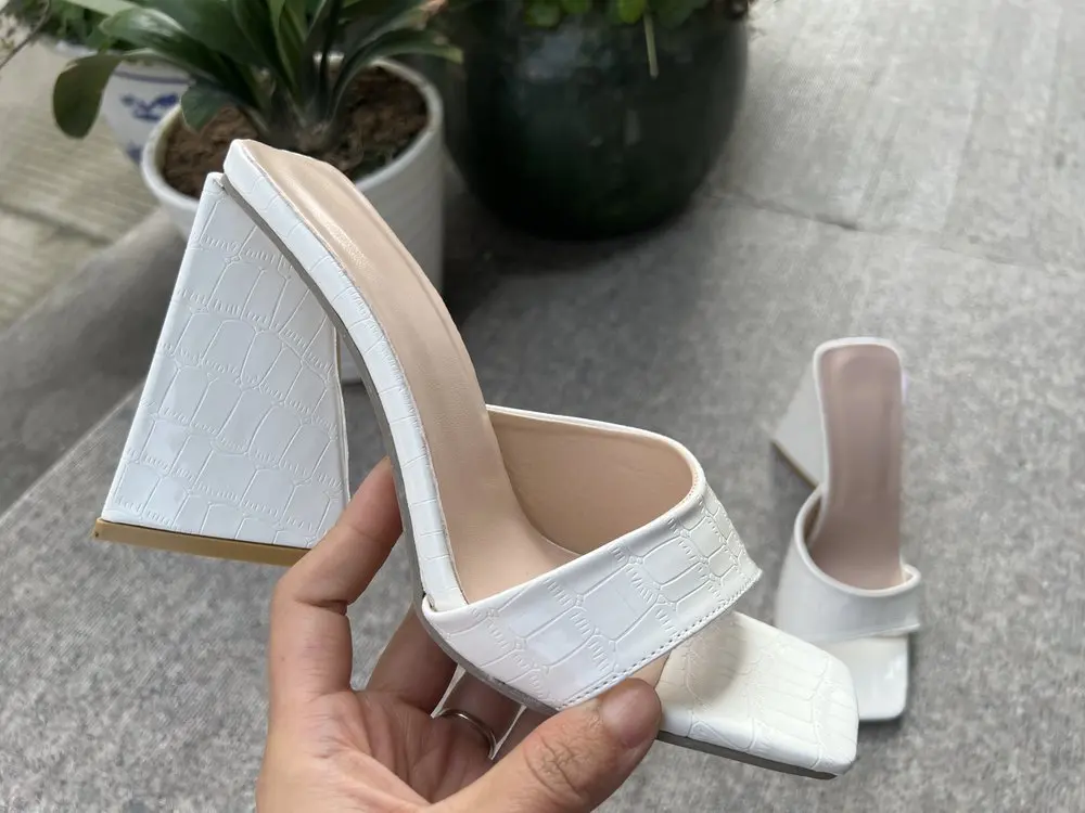 Women Sandals Designer 11cm High Heels Slides Mules Summer Thick Block Heels Sandals Slingback Flock Slippers Chunky Shoes
Women Sandals Designer 11cm High Heels Slides Mules Summer Thick Block Heels Sandals Slingback Flock Slippers Chunky Shoes