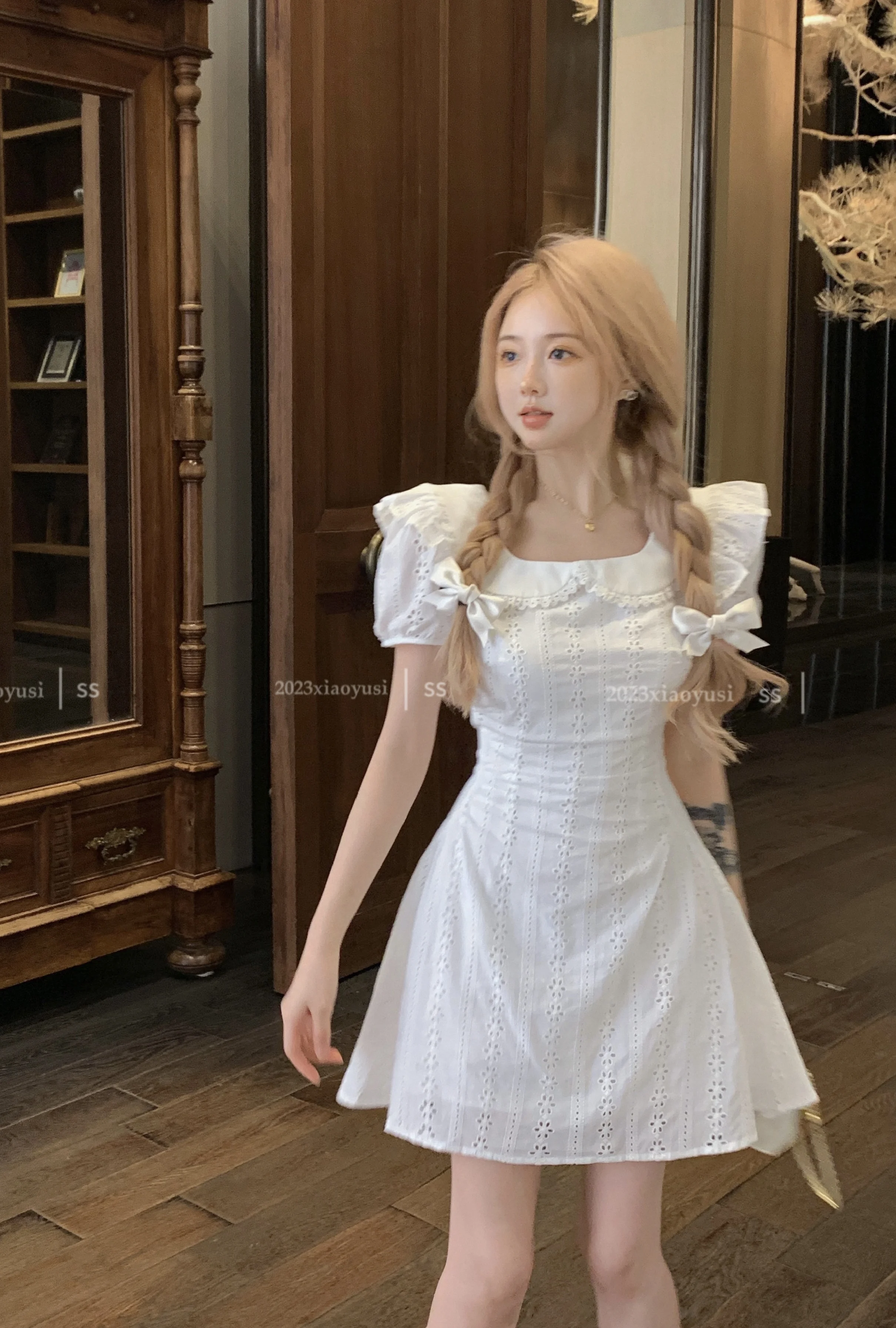 

Французское белое платье с кукольным воротником, летняя маленькая Милая юбка с запахом на талии, короткая трапециевидная юбка с рукавами-фонариками