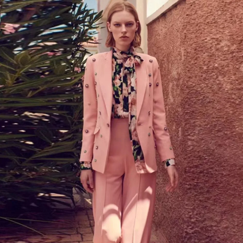 2022 New Quality V-neck Knitted Long Sleeved Suit Coat Celebrity Slim Fitting Pink Sexy Long Women's Party Coat
2022 New Quality V-neck Knitted Long Sleeved Suit Coat Celebrity Slim Fitting Pink Sexy Long Women's Party Coat