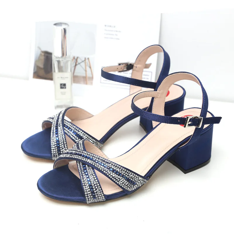 Shiny Crystal Beading Gladiator Sandals Women Silver/blue Cross Band Glitter High Heels Sandals Women Diamond Sandalia Feminina
Shiny Crystal Beading Gladiator Sandals Women Silver/blue Cross Band Glitter High Heels Sandals Women Diamond Sandalia Feminina